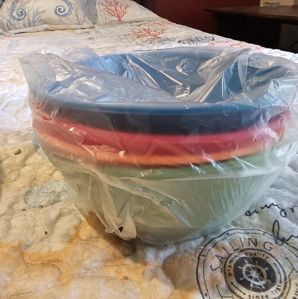 Tupperware Colorful Bowl Set
